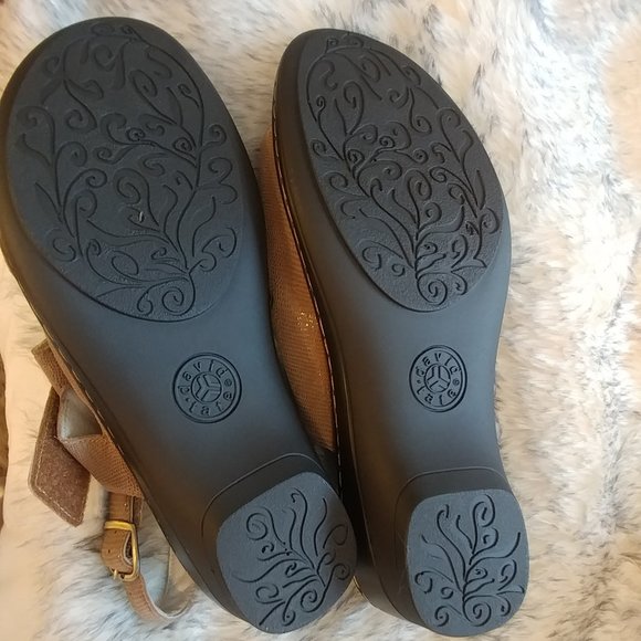 Tan leather comfort sandals, wide width - Picture 2 of 2